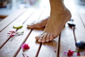 Preventing sweaty warts